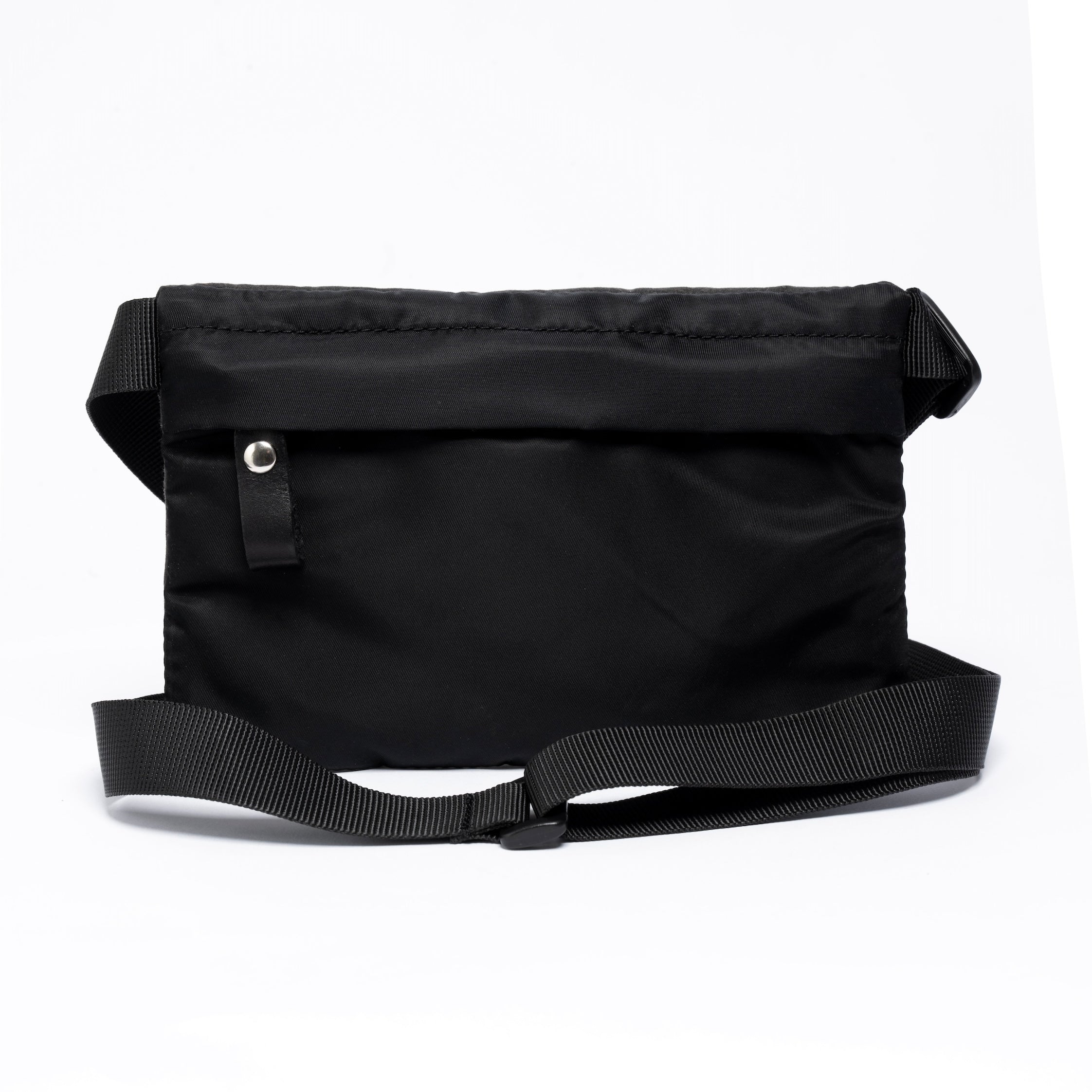 Small cross bdy bag in black on white background